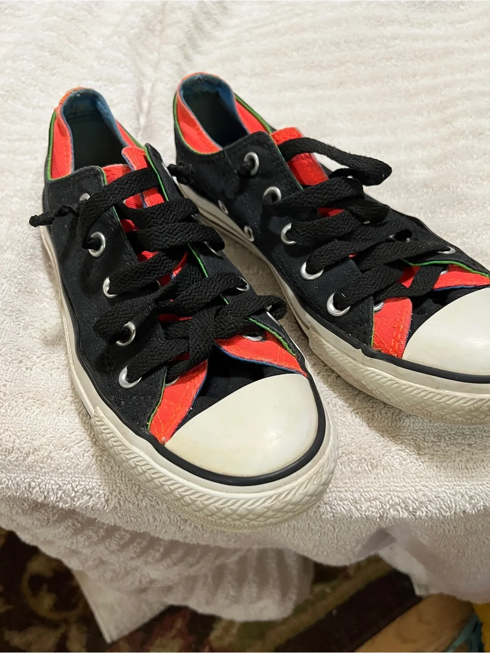 Kids Black Canvas Low-Top Sneakers with Red Accent. Mens 4. Women's 6